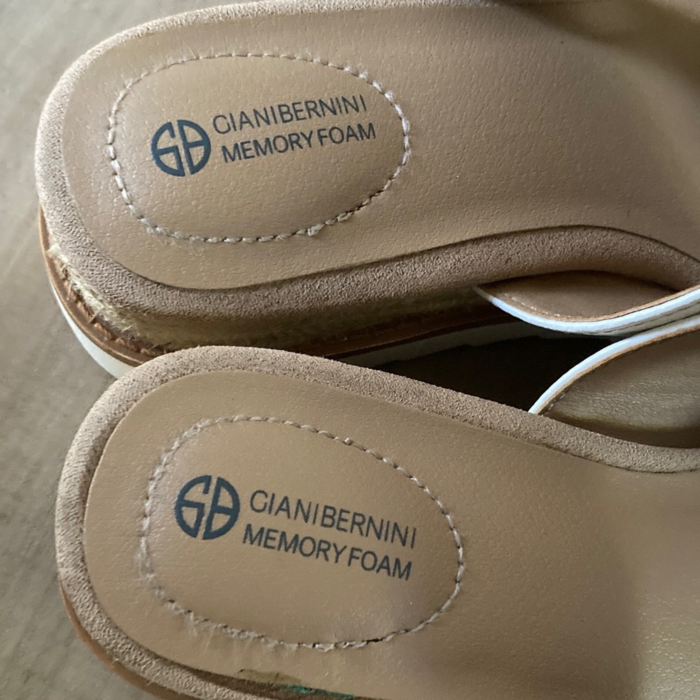 RESERVED- GIANI BERNINI Women's White Sandals - Picture 10 of 11